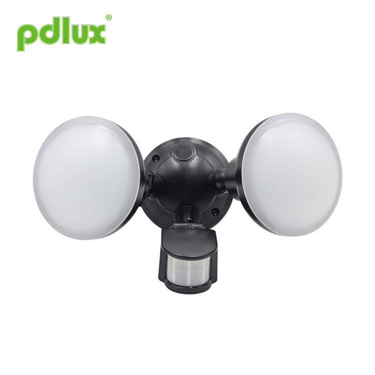 Farol duplo com sensor infravermelho